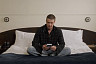 Саратовский актер хранит на прикроватной тумбе «Фантастическую Русь» и красные очки 